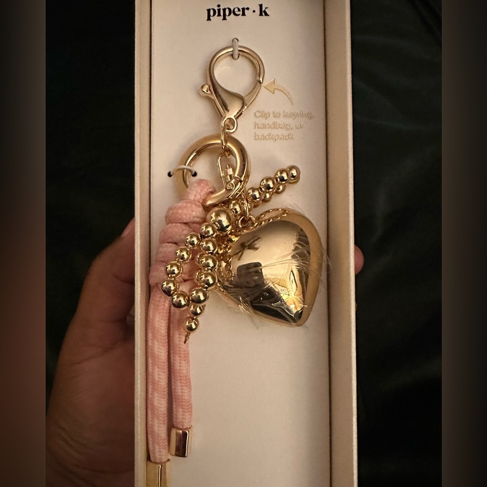 EARLY BLK FRIDAY SALE PRICE‼️🎁
Bag Charm/Key Ring